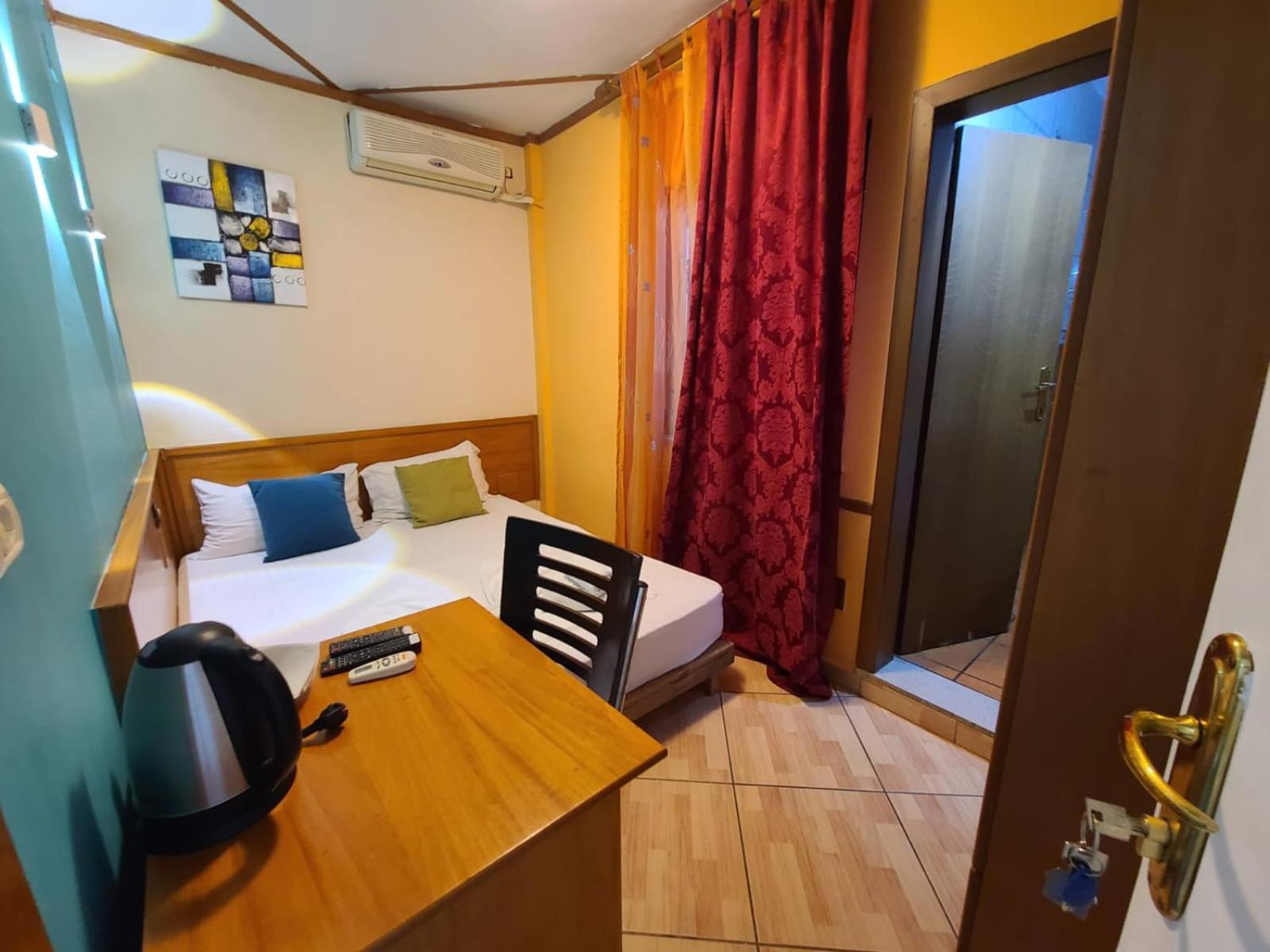 Quick Stop Hotel Tirana Zewnętrze zdjęcie